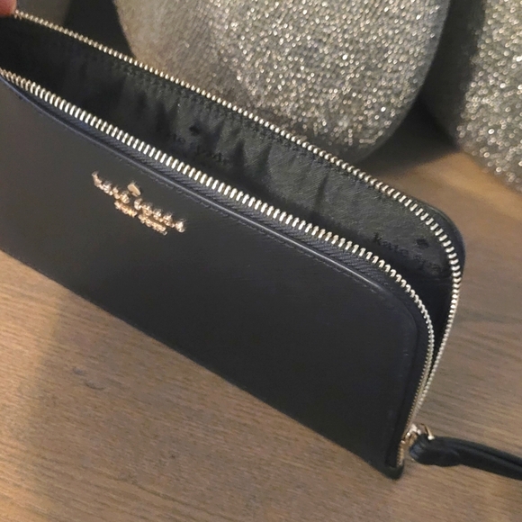 NWOT Kate Spade Lucky Medium L-Zip Wristlet - Picture 4 of 6